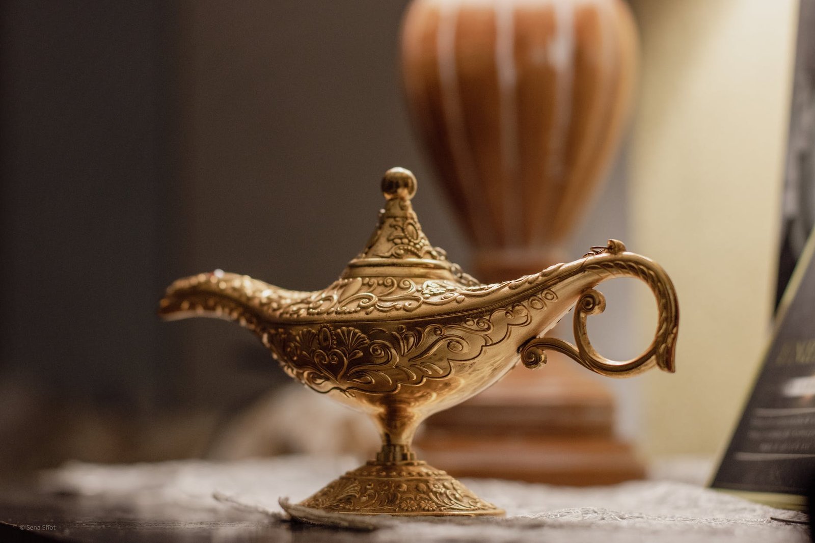 a gold genie lamp