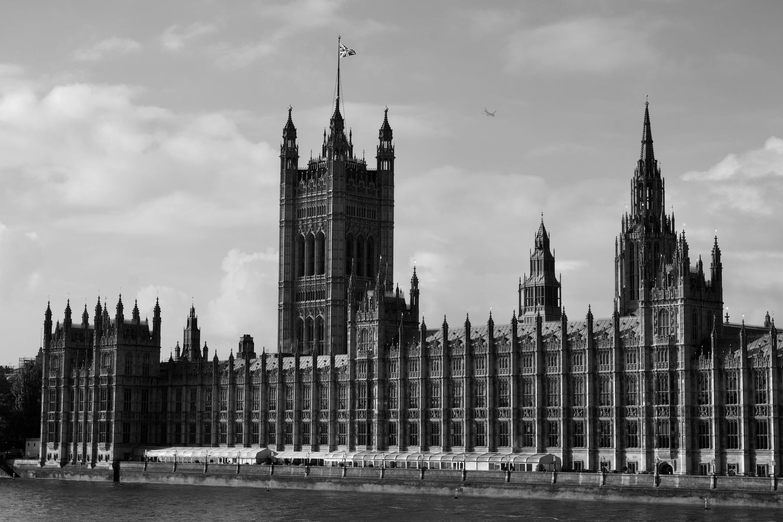 westminster palace in black and white